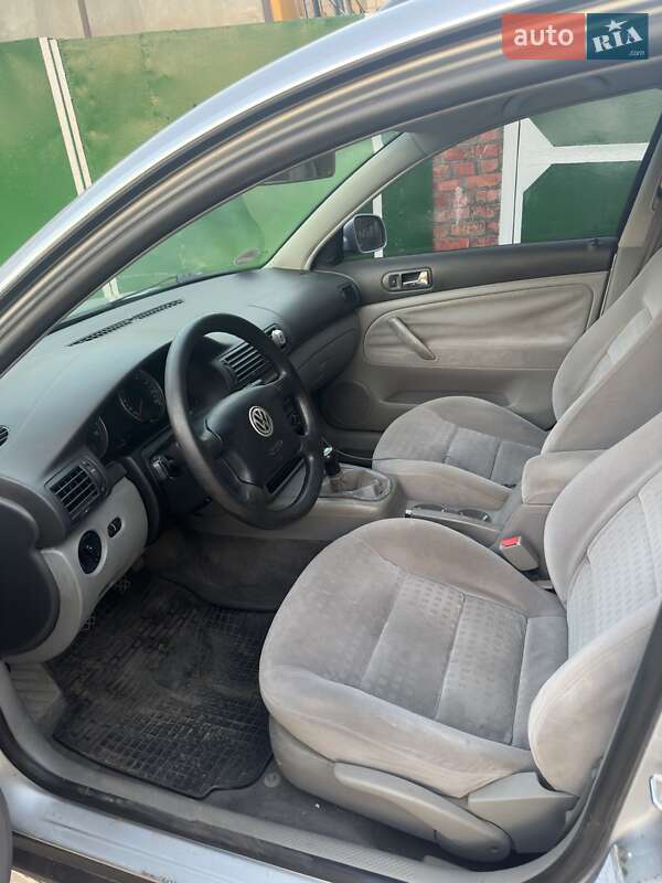 Універсал Volkswagen Passat 2000 в Харкові