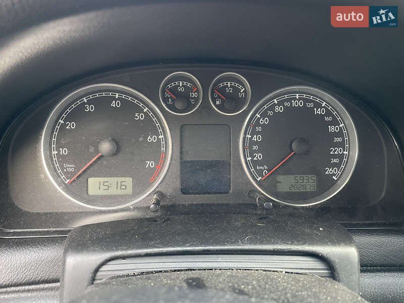 Универсал Volkswagen Passat 2003 в Житомире