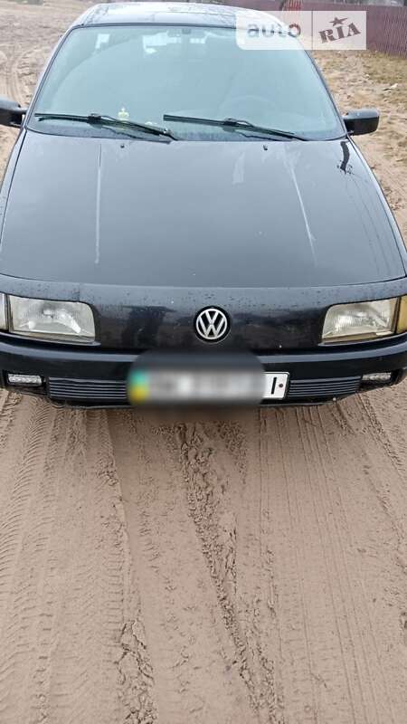 Седан Volkswagen Passat 1993 в Дубровице