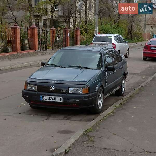 Седан Volkswagen Passat 1989 в Дрогобыче