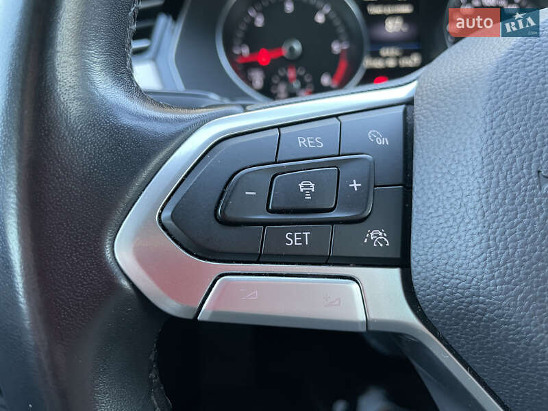 Универсал Volkswagen Passat 2019 в Львове