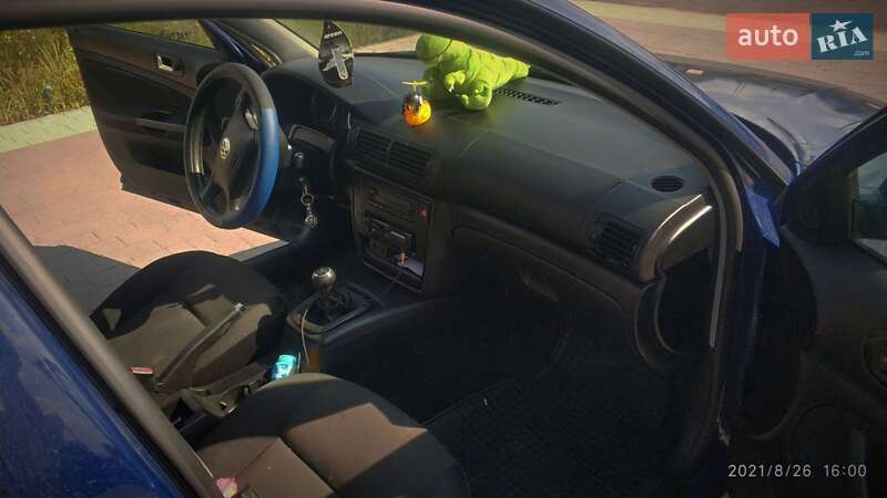 Седан Volkswagen Passat 2002 в Тячеві