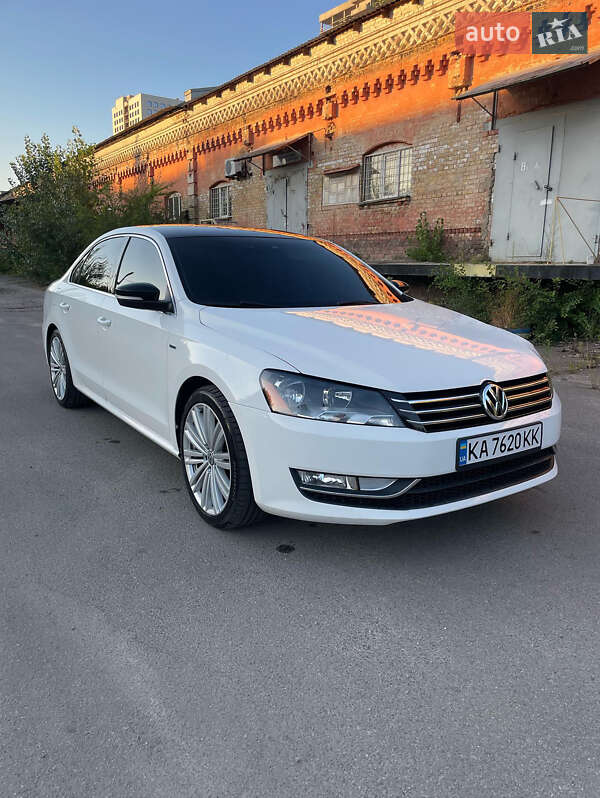 Седан Volkswagen Passat 2014 в Киеве