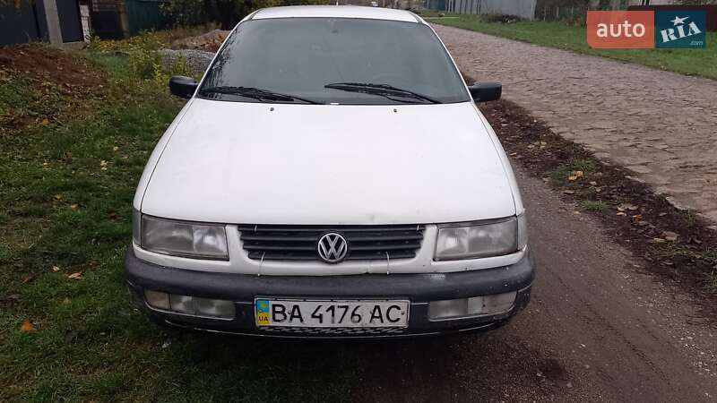 Седан Volkswagen Passat 1995 в Новоукраинке