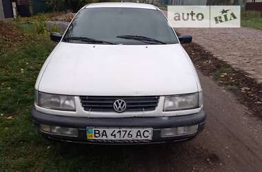 Седан Volkswagen Passat 1995 в Новоукраинке