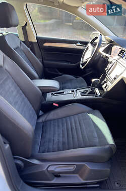 Универсал Volkswagen Passat 2015 в Киеве