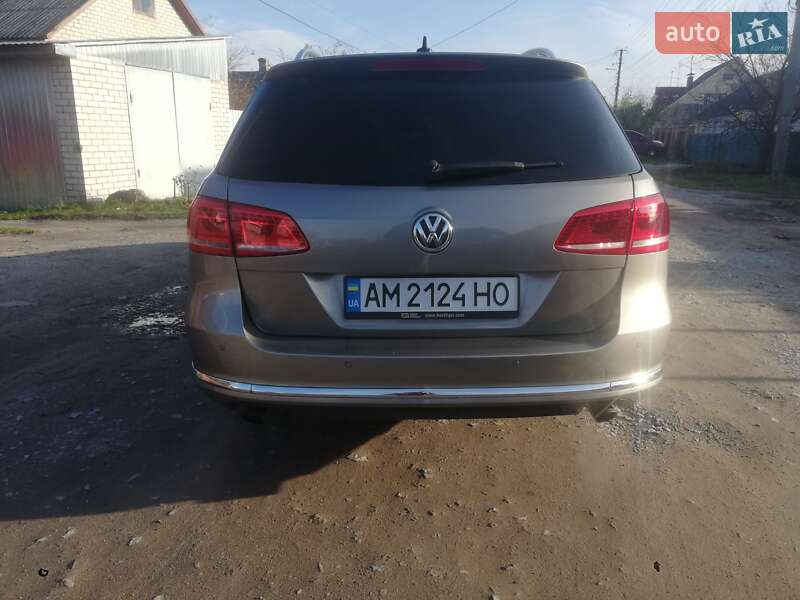 Універсал Volkswagen Passat 2011 в Житомирі