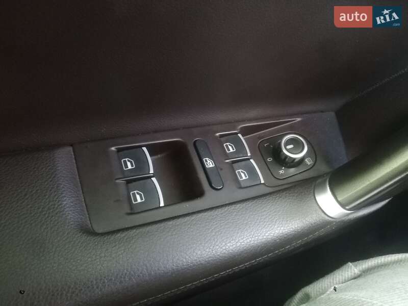 Універсал Volkswagen Passat 2011 в Житомирі