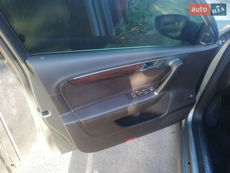 Універсал Volkswagen Passat 2011 в Житомирі