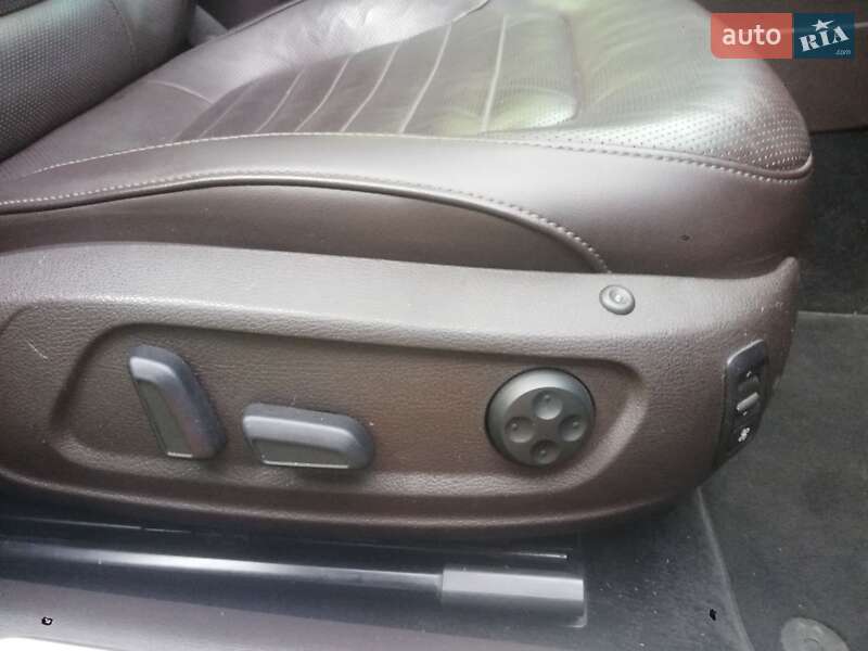 Універсал Volkswagen Passat 2011 в Житомирі