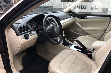 Седан Volkswagen Passat 2013 в Івано-Франківську