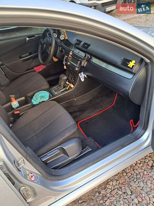 Универсал Volkswagen Passat 2008 в Киеве