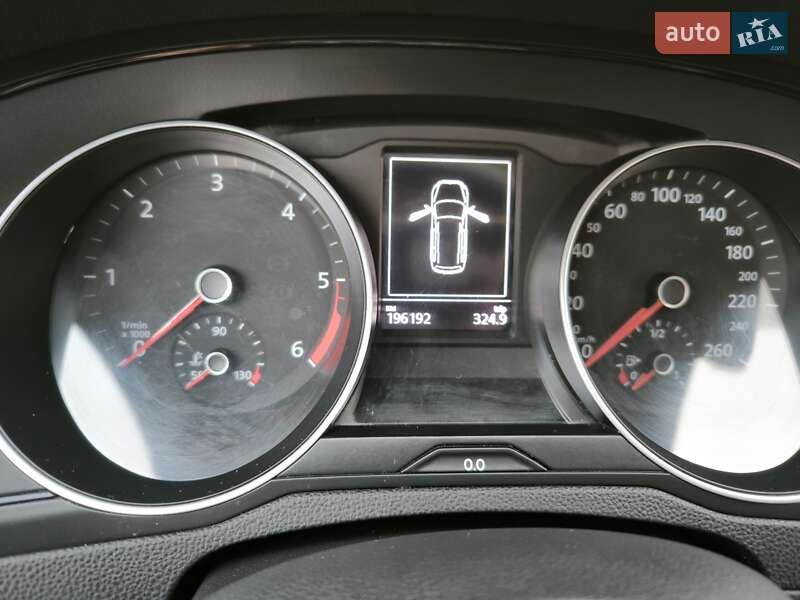 Універсал Volkswagen Passat 2015 в Дунаївцях