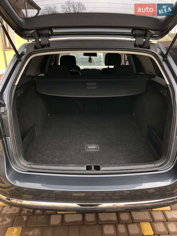 Универсал Volkswagen Passat 2011 в Новоселице