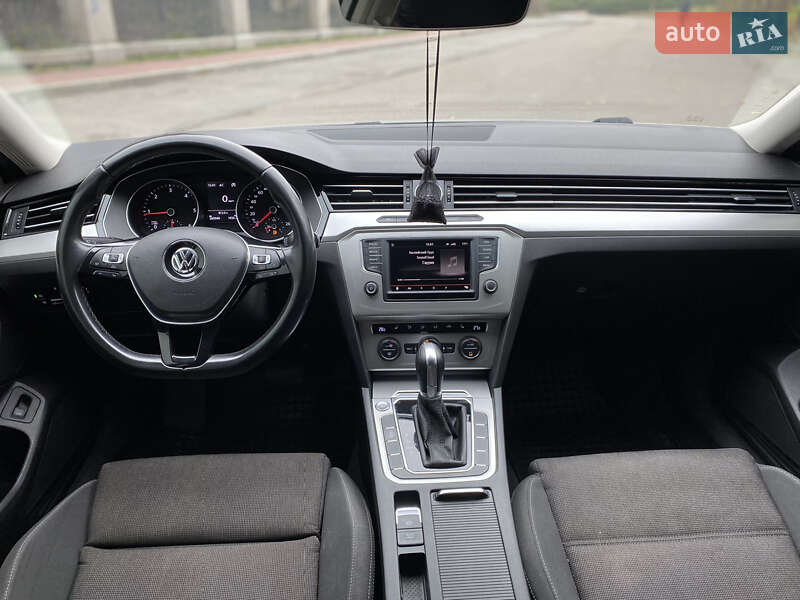Универсал Volkswagen Passat 2015 в Умани