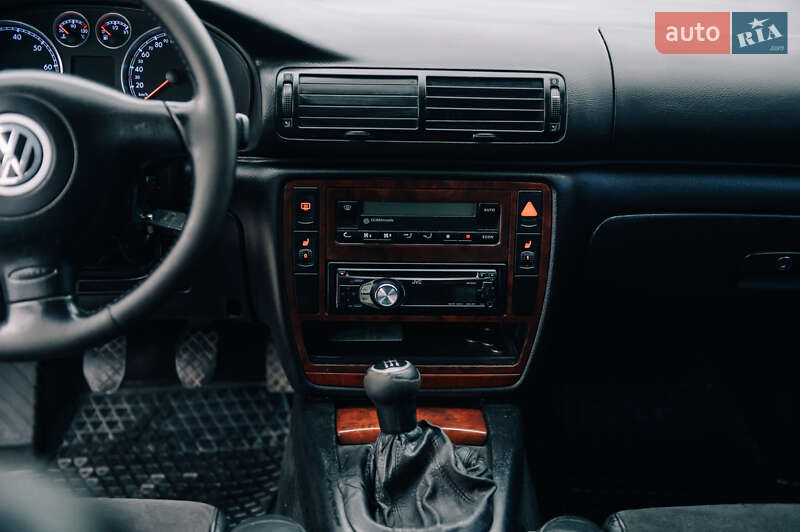 Универсал Volkswagen Passat 2003 в Вижнице