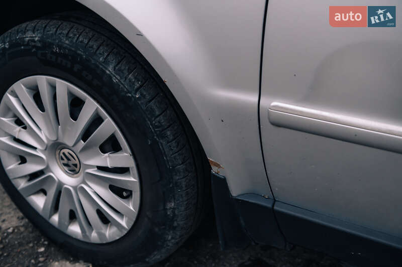 Универсал Volkswagen Passat 2003 в Вижнице