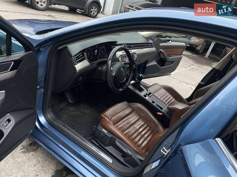 Седан Volkswagen Passat 2016 в Днепре
