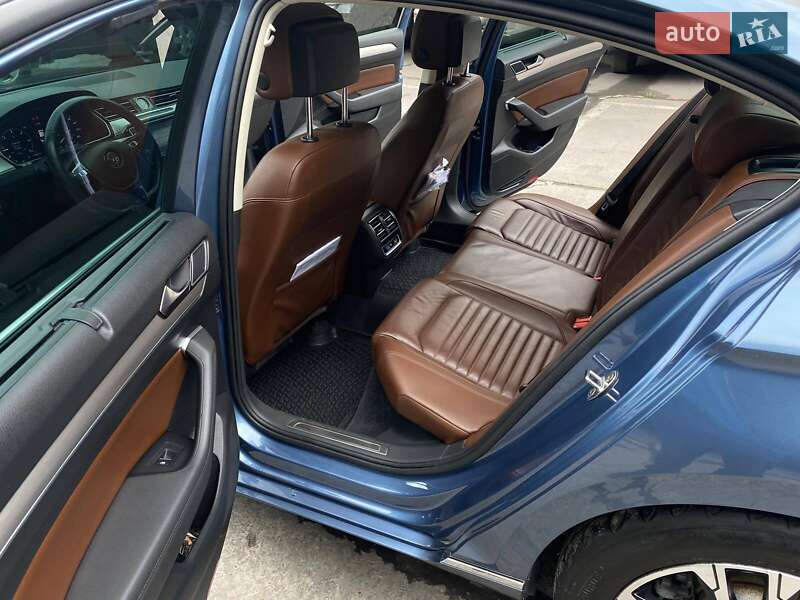 Седан Volkswagen Passat 2016 в Днепре