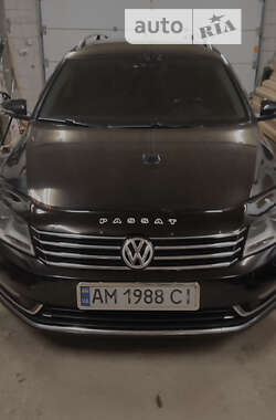 Універсал Volkswagen Passat 2013 в Житомирі