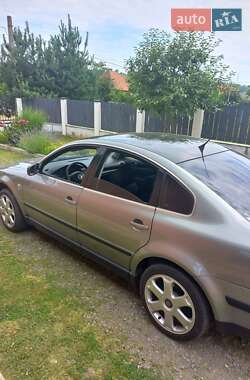 Седан Volkswagen Passat 2002 в 