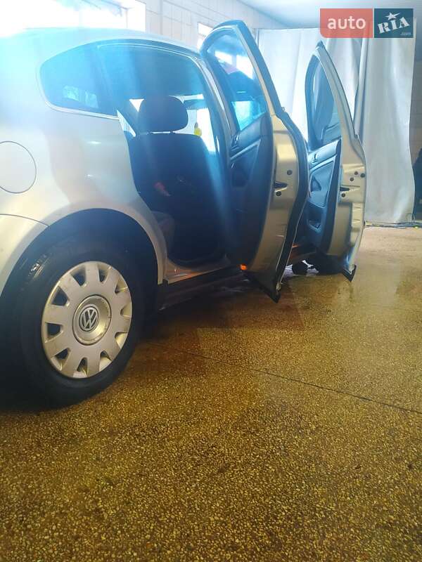 Седан Volkswagen Passat 2005 в Бурині