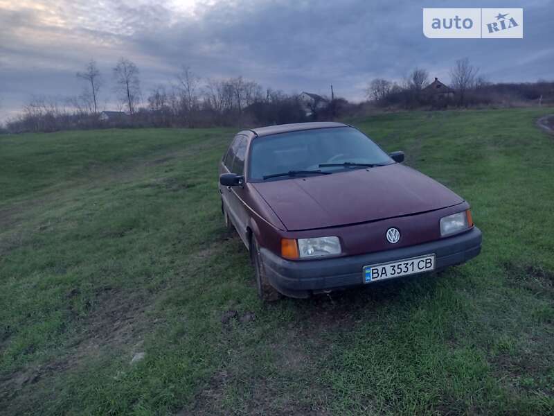 Седан Volkswagen Passat 1988 в Кропивницком
