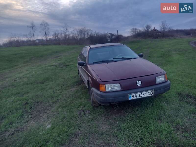Седан Volkswagen Passat 1988 в Кропивницком