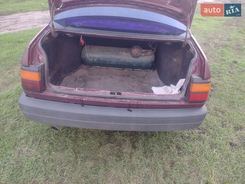 Седан Volkswagen Passat 1988 в Кропивницком