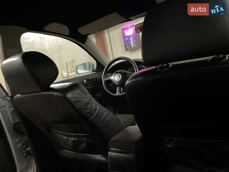 Седан Volkswagen Passat 2001 в Гребінці