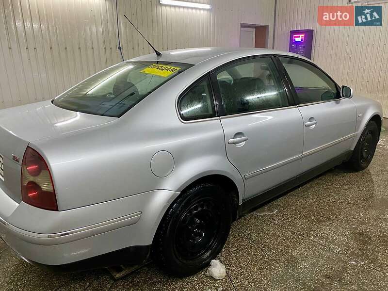 Седан Volkswagen Passat 2001 в Гребінці