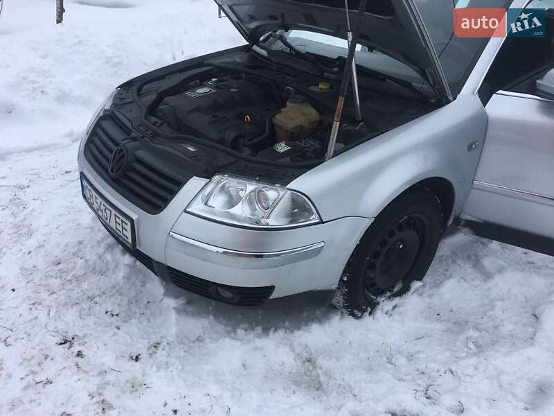 Седан Volkswagen Passat 2001 в Гребінці