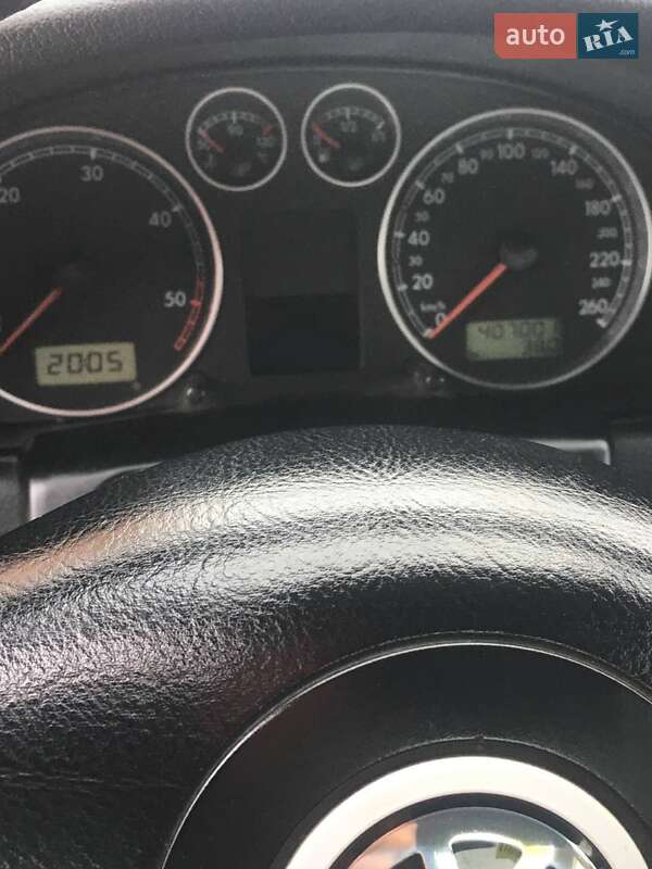 Седан Volkswagen Passat 2001 в Гребінці