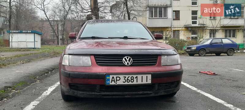 Седан Volkswagen Passat 1998 в Запорожье