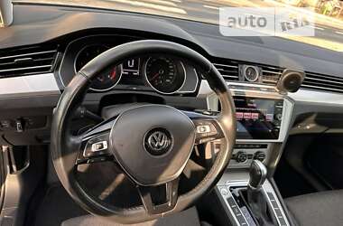 Универсал Volkswagen Passat 2017 в Звягеле