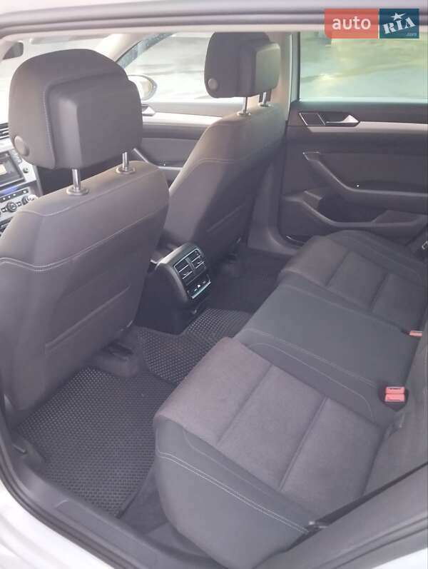 Універсал Volkswagen Passat 2015 в Старокостянтинові