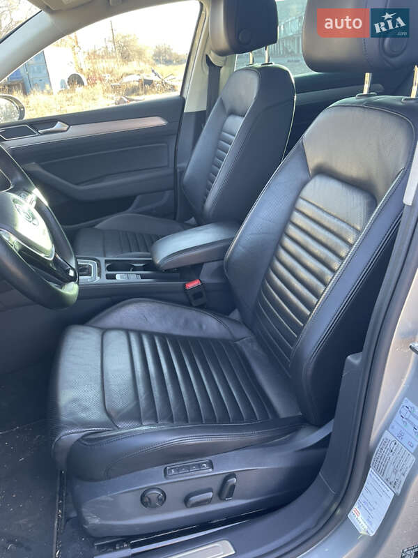 Універсал Volkswagen Passat 2014 в Одесі