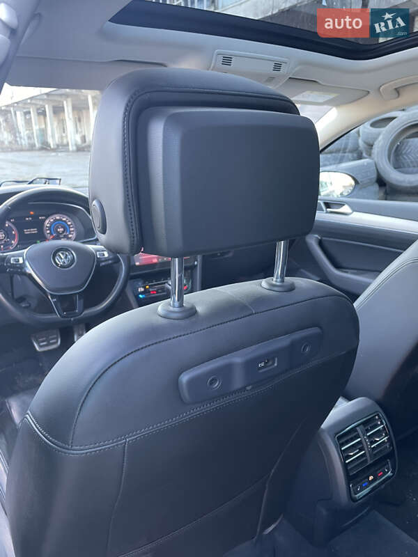 Універсал Volkswagen Passat 2014 в Одесі