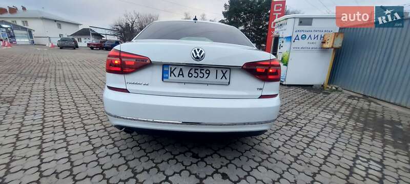 Седан Volkswagen Passat 2016 в Черновцах
