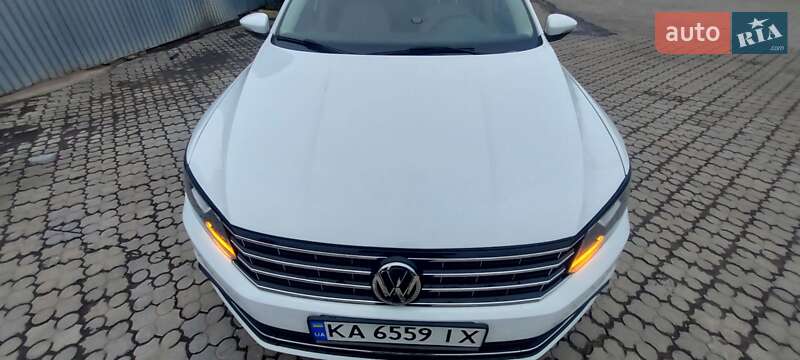 Седан Volkswagen Passat 2016 в Черновцах