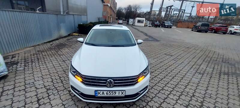 Седан Volkswagen Passat 2016 в Черновцах