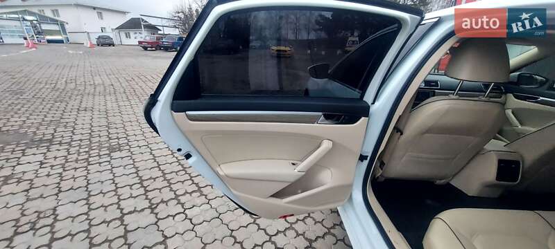 Седан Volkswagen Passat 2016 в Черновцах