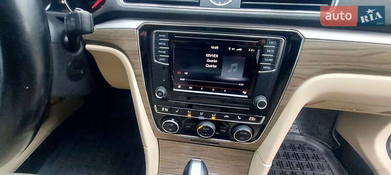 Седан Volkswagen Passat 2016 в Черновцах