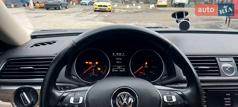 Седан Volkswagen Passat 2016 в Черновцах