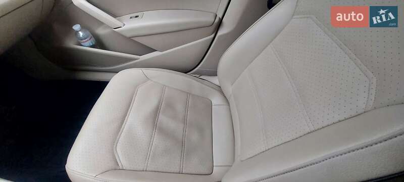 Седан Volkswagen Passat 2016 в Черновцах