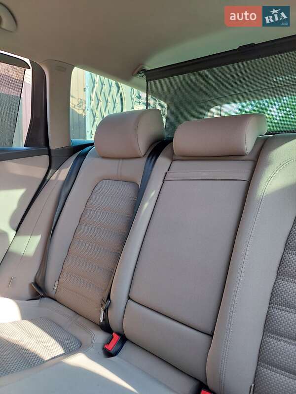 Универсал Volkswagen Passat 2010 в Врадиевке