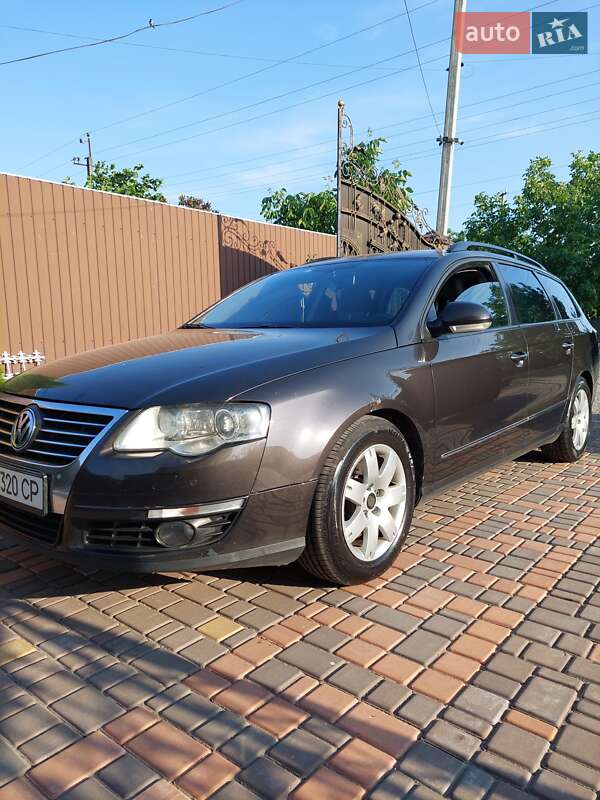 Универсал Volkswagen Passat 2010 в Врадиевке