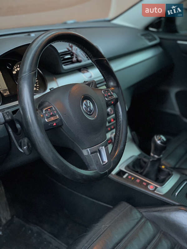 Універсал Volkswagen Passat 2013 в Стрию