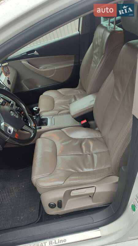 Універсал Volkswagen Passat 2010 в Тернополі