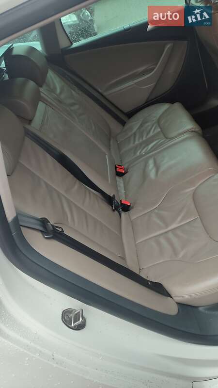 Універсал Volkswagen Passat 2010 в Тернополі